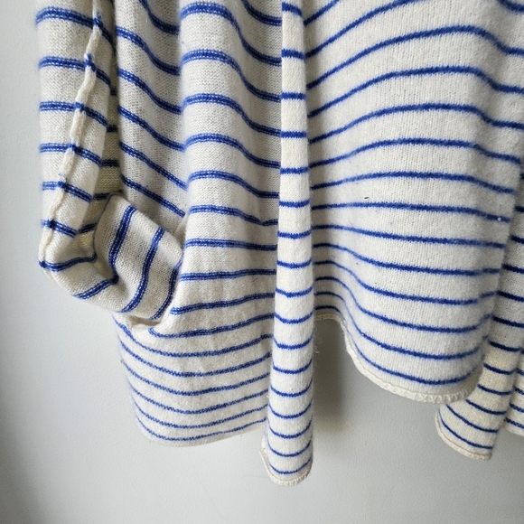360 Cashmere Cardigan White with Blue Stripes - Picture 3 of 7